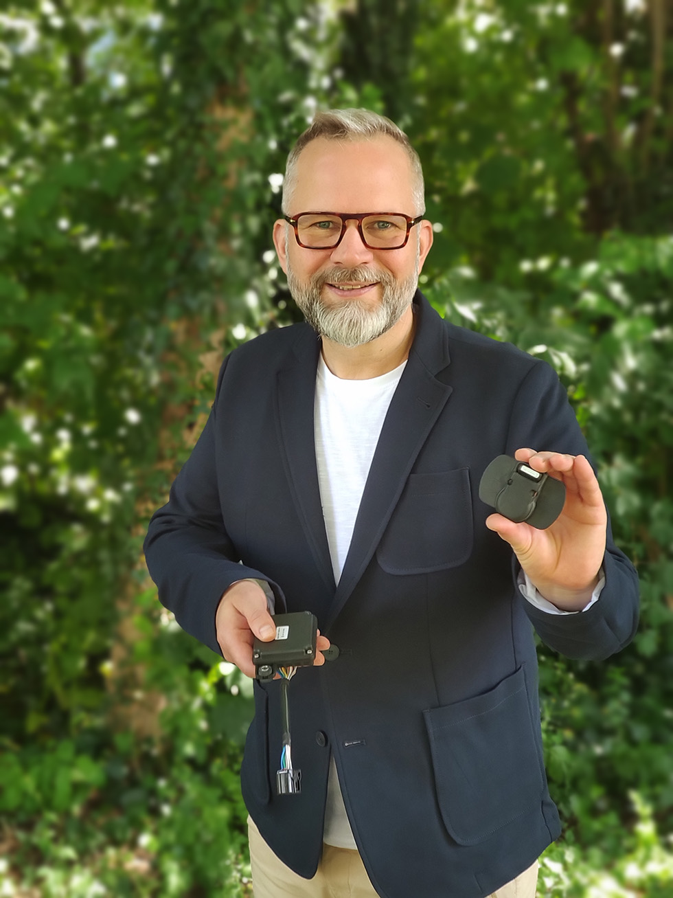 Müller präsentiert Kühlmaschinen-& Reifendruckkontrollsensor (Die Bildrechte liegen bei dem Verfasser der Mitteilung.) Müller präsentiert Kühlmaschinen-& Reifendruckkontrollsensor (Die Bildrechte liegen bei dem Verfasser der Mitteilung.)
