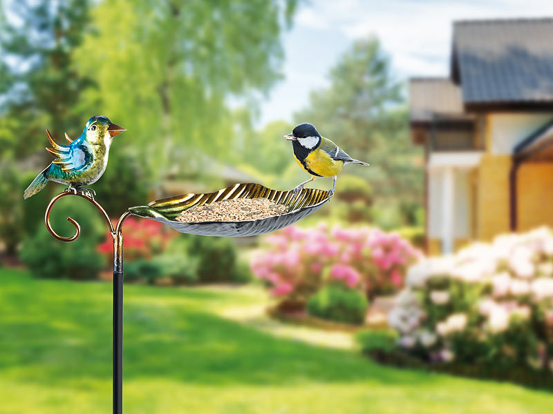 Royal Gardineer Dekorative Vogeltränke aus Stahl, 3-teiliger Erdspieß, bis 112 cm, www.pearl.de (Die Bildrechte liegen bei dem Verfasser der Mitteilung.)