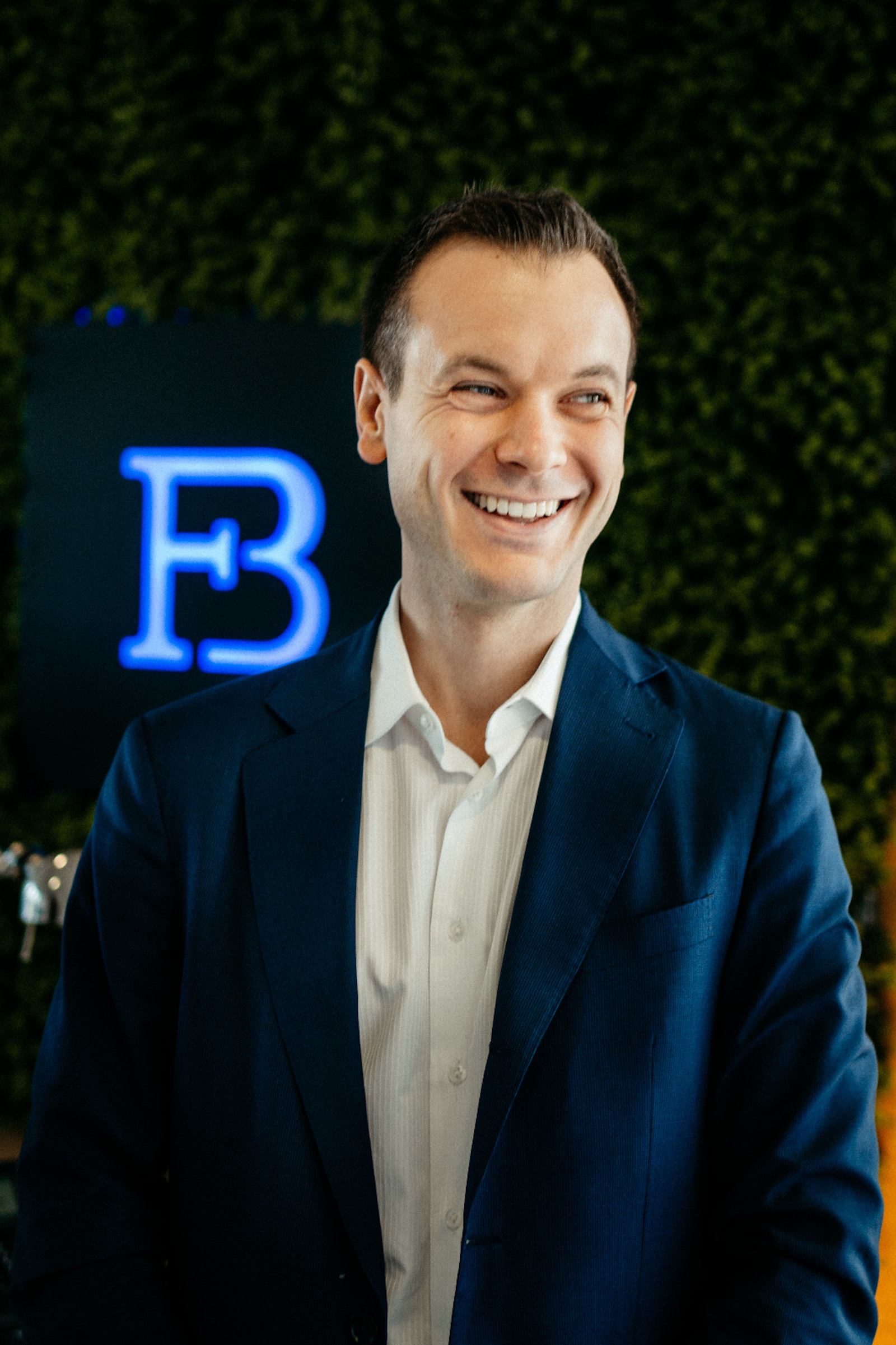 Florian Bauer ist nicht nur Immobilien-Experte, er kennt auch die Auswirkungen der Inflation auf den Markt. Florian Bauer ist nicht nur Immobilien-Experte, er kennt auch die Auswirkungen der Inflation auf den Markt.