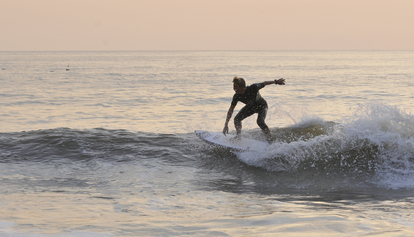 Surfer bei Sonnenuntergang vor Texel (Bildquelle: VVV Texel)