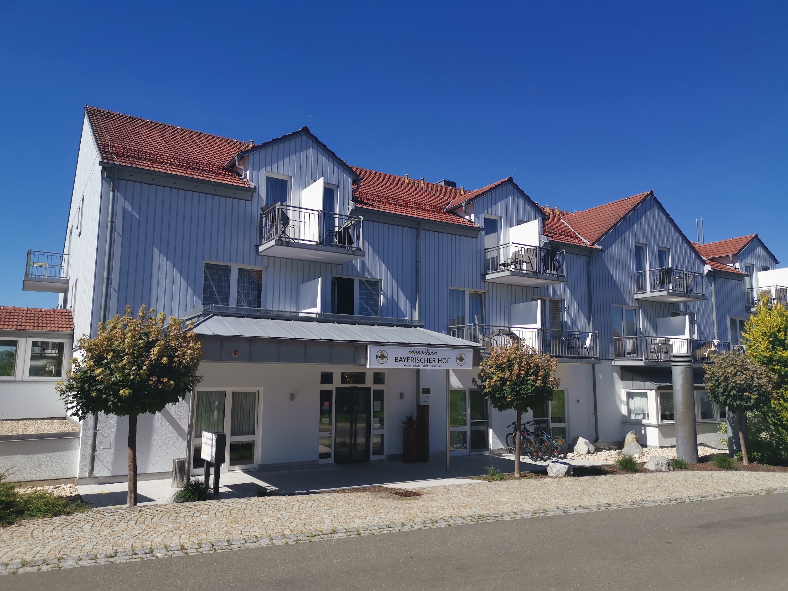 Übernachtung plus Tankgutschein bietet das Sonnnenhotel Bayerischer Hof.@Sonnenhotels