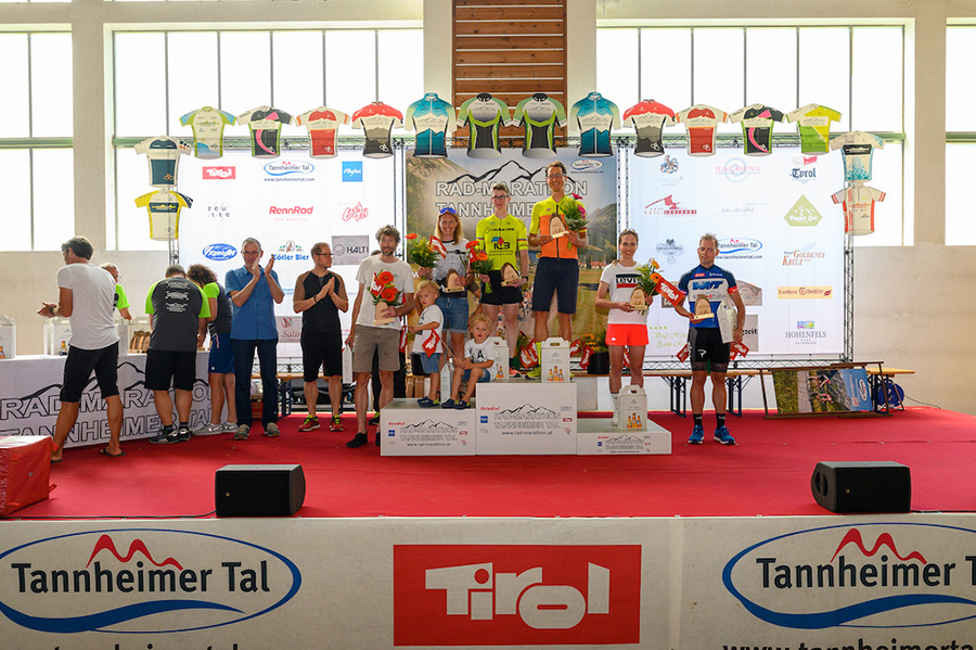 Julia Sappl vom RSC Wolfratshausen belegt Platz 3 der Altersklasse beim Rad-Marathon Tannheimer Tal (Bildquelle: Top of the Mountains) Julia Sappl vom RSC Wolfratshausen belegt Platz 3 der Altersklasse beim Rad-Marathon Tannheimer Tal (Bildquelle: Top of the Mountains)
