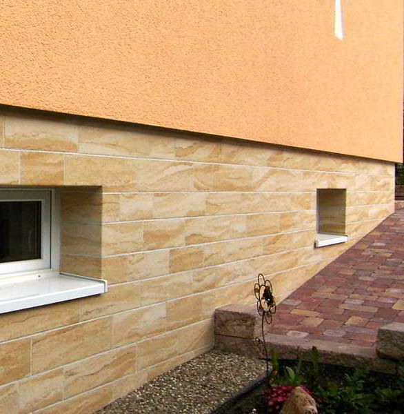 Verkleidung des Haussockels optisch hochwertig zur Fassade passend (Die Bildrechte liegen bei dem Verfasser der Mitteilung.) Verkleidung des Haussockels optisch hochwertig zur Fassade passend (Die Bildrechte liegen bei dem Verfasser der Mitteilung.)