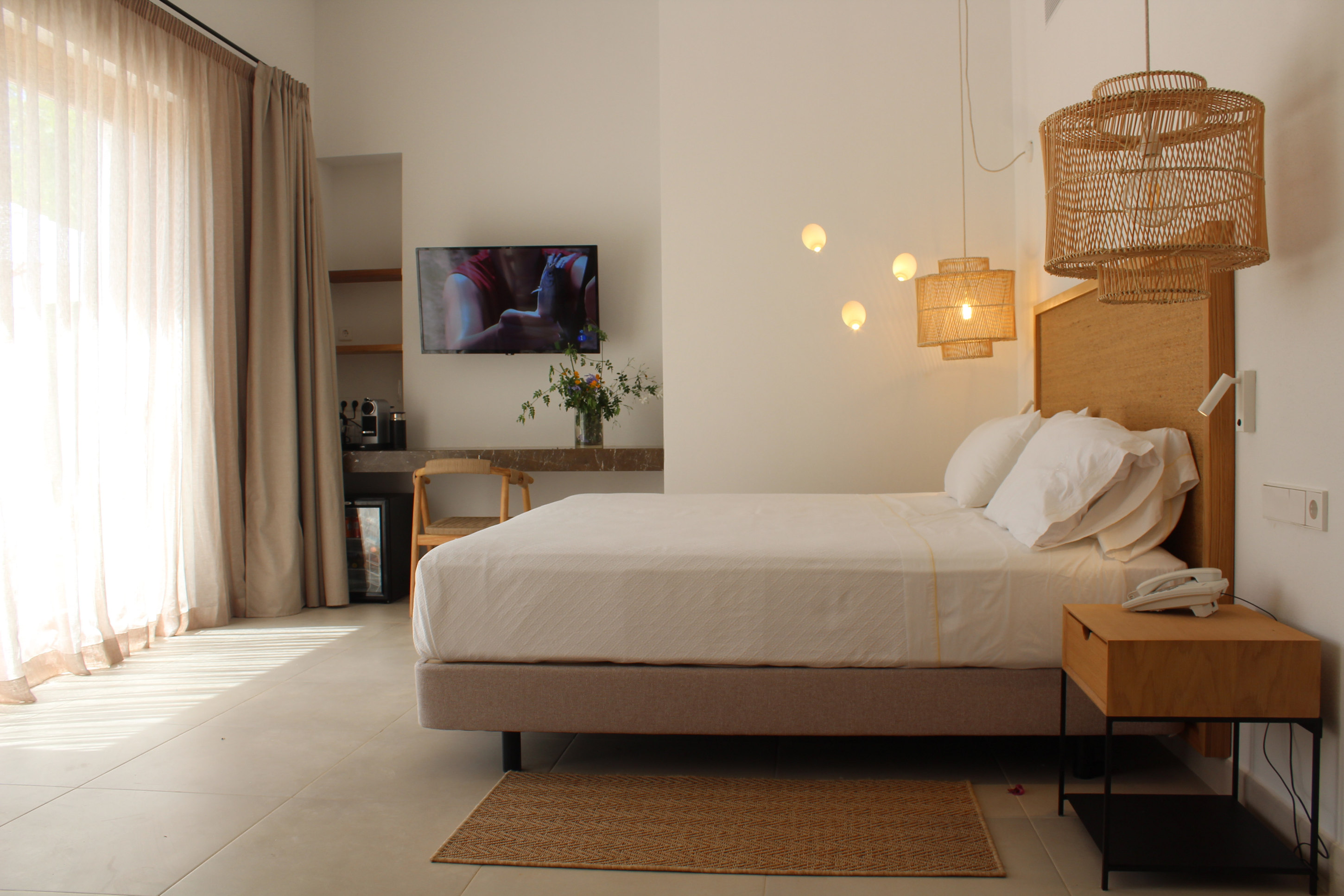 Die Schlafzimmer der neuen Villen im Can Lluc Hotel Rural sind nach traditionellem Vorbild gestaltet (Die Bildrechte liegen bei dem Verfasser der Mitteilung.) Die Schlafzimmer der neuen Villen im Can Lluc Hotel Rural sind nach traditionellem Vorbild gestaltet (Die Bildrechte liegen bei dem Verfasser der Mitteilung.)