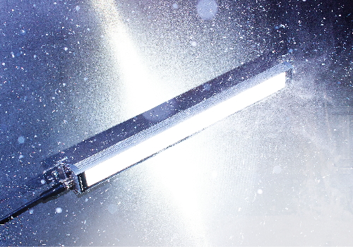 TUBELED_40 II ist eine schlanke, besonders robuste Leuchtenserie für Maschinen und Anlagen. (Bildquelle: @LED2WORK)
