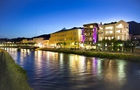 Abendstimmung an der Traun (Hotel Goldenes Schiff) Abendstimmung an der Traun (Hotel Goldenes Schiff)