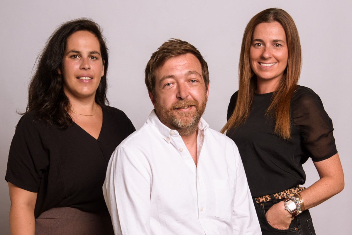 Filipa Serra (Design Director), Pedro Vilar (CCO) und Adriana Seixas (Client Service Director); ©Peter Schmidt Group Filipa Serra (Design Director), Pedro Vilar (CCO) und Adriana Seixas (Client Service Director); ©Peter Schmidt Group