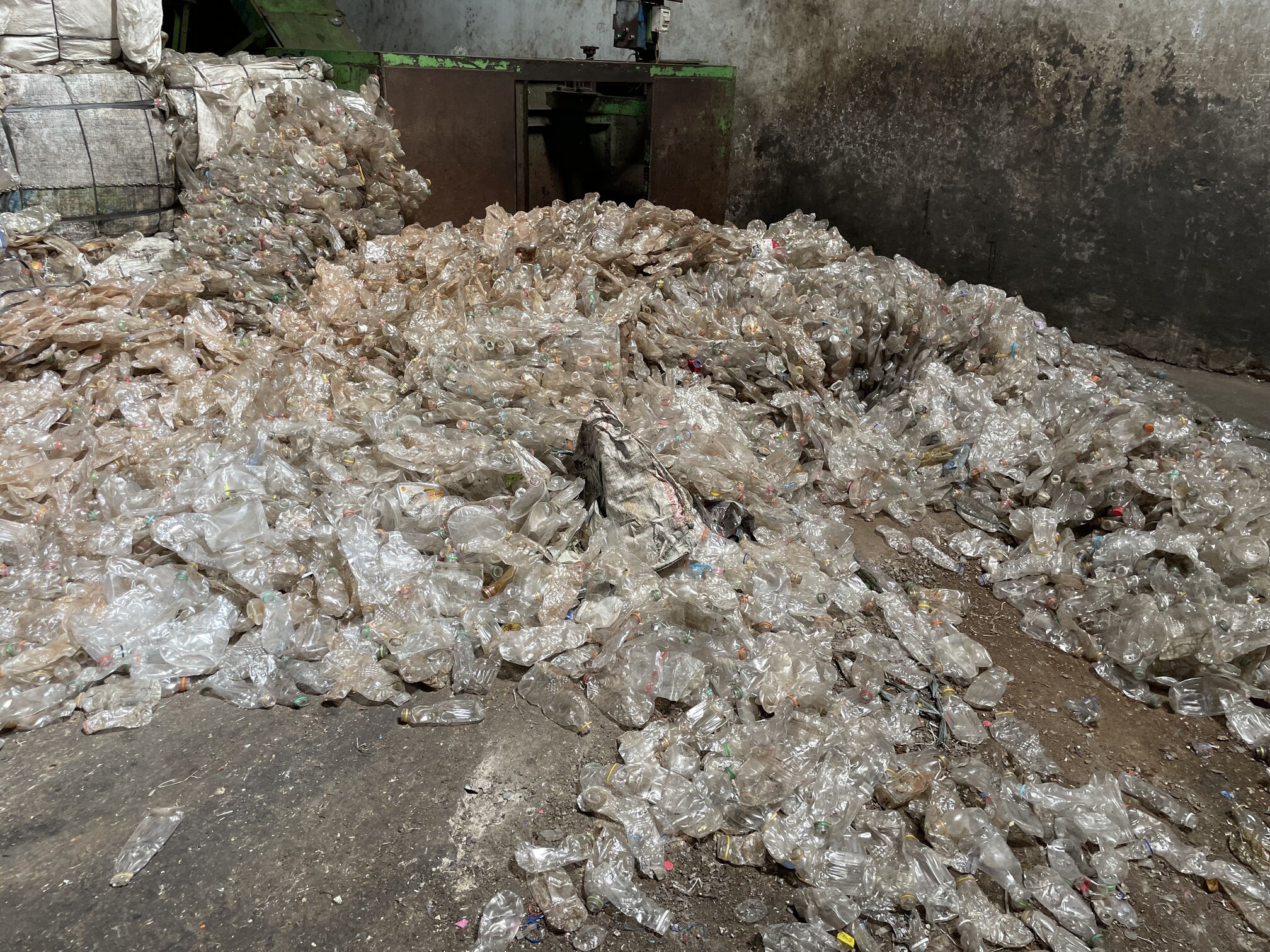 ASCON: PET Recycling Partner in Indonesien (Die Bildrechte liegen bei dem Verfasser der Mitteilung.) ASCON: PET Recycling Partner in Indonesien (Die Bildrechte liegen bei dem Verfasser der Mitteilung.)
