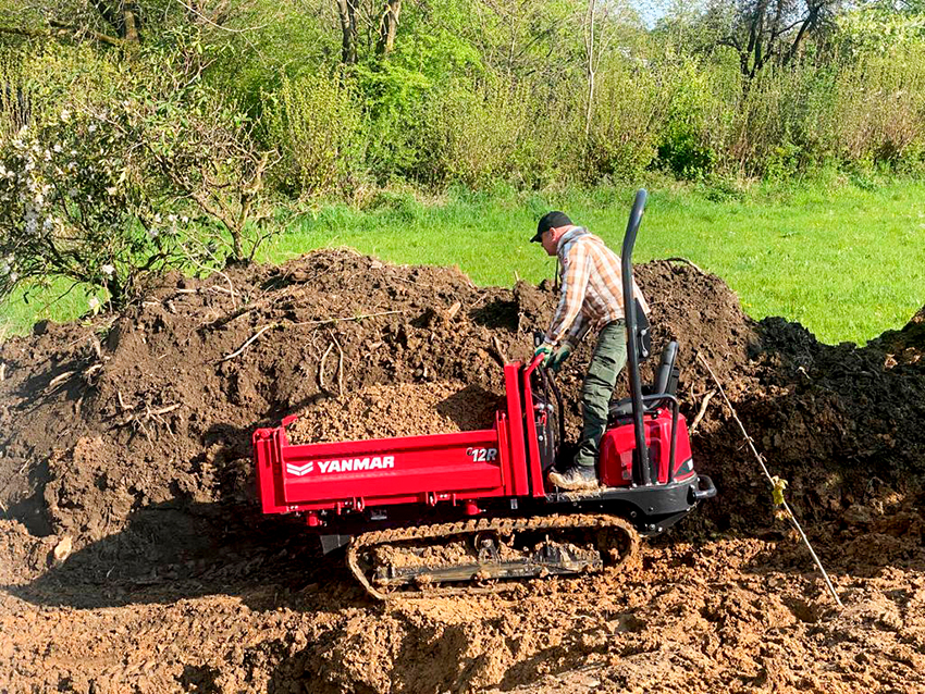 Den neuen Raupendumper C12R erwarb die Semmler GmbH bei Yanmar-Händler TECKLENBORG GmbH& Co. KG. (Die Bildrechte liegen bei dem Verfasser der Mitteilung.)