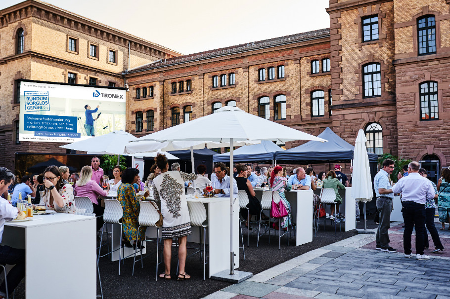 Tronex auf dem 1. VDIV Sommerfest 2022 im bezaubernden Reithaus (Die Bildrechte liegen bei dem Verfasser der Mitteilung.) Tronex auf dem 1. VDIV Sommerfest 2022 im bezaubernden Reithaus (Die Bildrechte liegen bei dem Verfasser der Mitteilung.)
