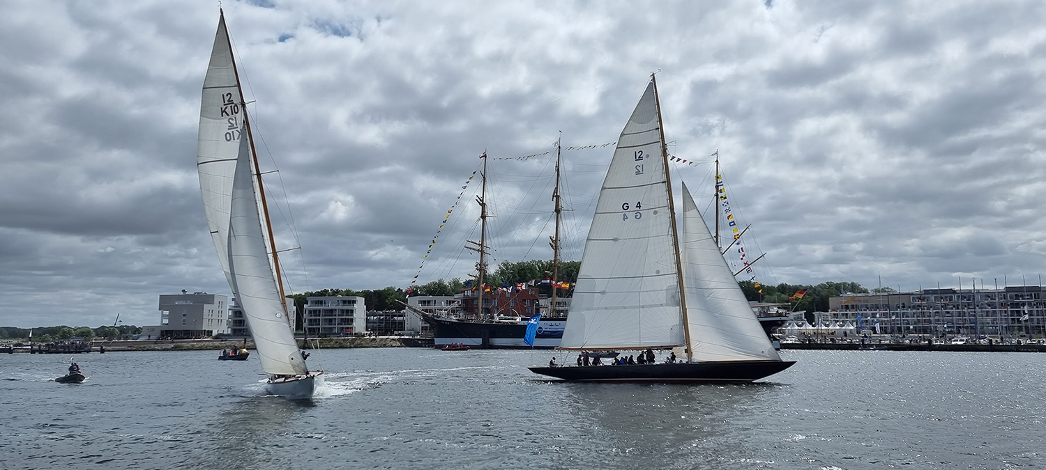 Regatta-Kommunikation in Echtzeit per Messenger ownChat bei der„Travemünder Woche“2022 (Bildquelle: Mike Gahn) Regatta-Kommunikation in Echtzeit per Messenger ownChat bei der„Travemünder Woche“2022 (Bildquelle: Mike Gahn)