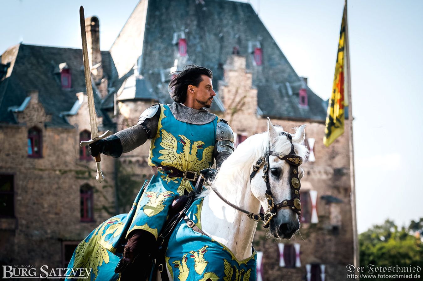 Burg Satzvey Ritterfestspiele. Quelle: Der Fotoschmied Mike Goehre Burg Satzvey Ritterfestspiele. Quelle: Der Fotoschmied Mike Goehre