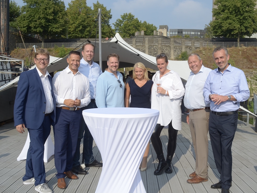 v.l.: P. Heithorn, P.Madzirov, M.Schmitz, C.Boche, M.Boche, J.Rohde, J.Hovenjürgen, T.Jarzombek (Die Bildrechte liegen bei dem Verfasser der Mitteilung.) v.l.: P. Heithorn, P.Madzirov, M.Schmitz, C.Boche, M.Boche, J.Rohde, J.Hovenjürgen, T.Jarzombek (Die Bildrechte liegen bei dem Verfasser der Mitteilung.)