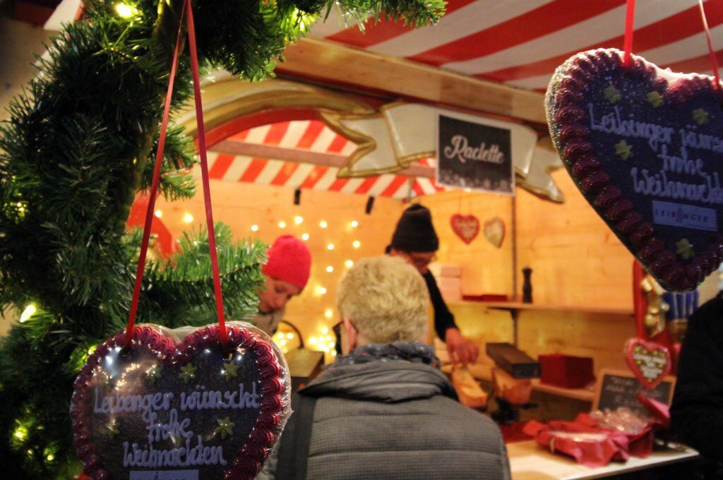 Wird in deutschen Firmen in diesem Jahr wieder gefeiert? Wir haben eventuell ein paar Antworten auf die Fragen, ob und wie in diesem Jahr eine Weihnachtsfeier im Unternehmen ausgerichtet wird. Wird in deutschen Firmen in diesem Jahr wieder gefeiert? Wir haben eventuell ein paar Antworten auf die Fragen, ob und wie in diesem Jahr eine Weihnachtsfeier im Unternehmen ausgerichtet wird.