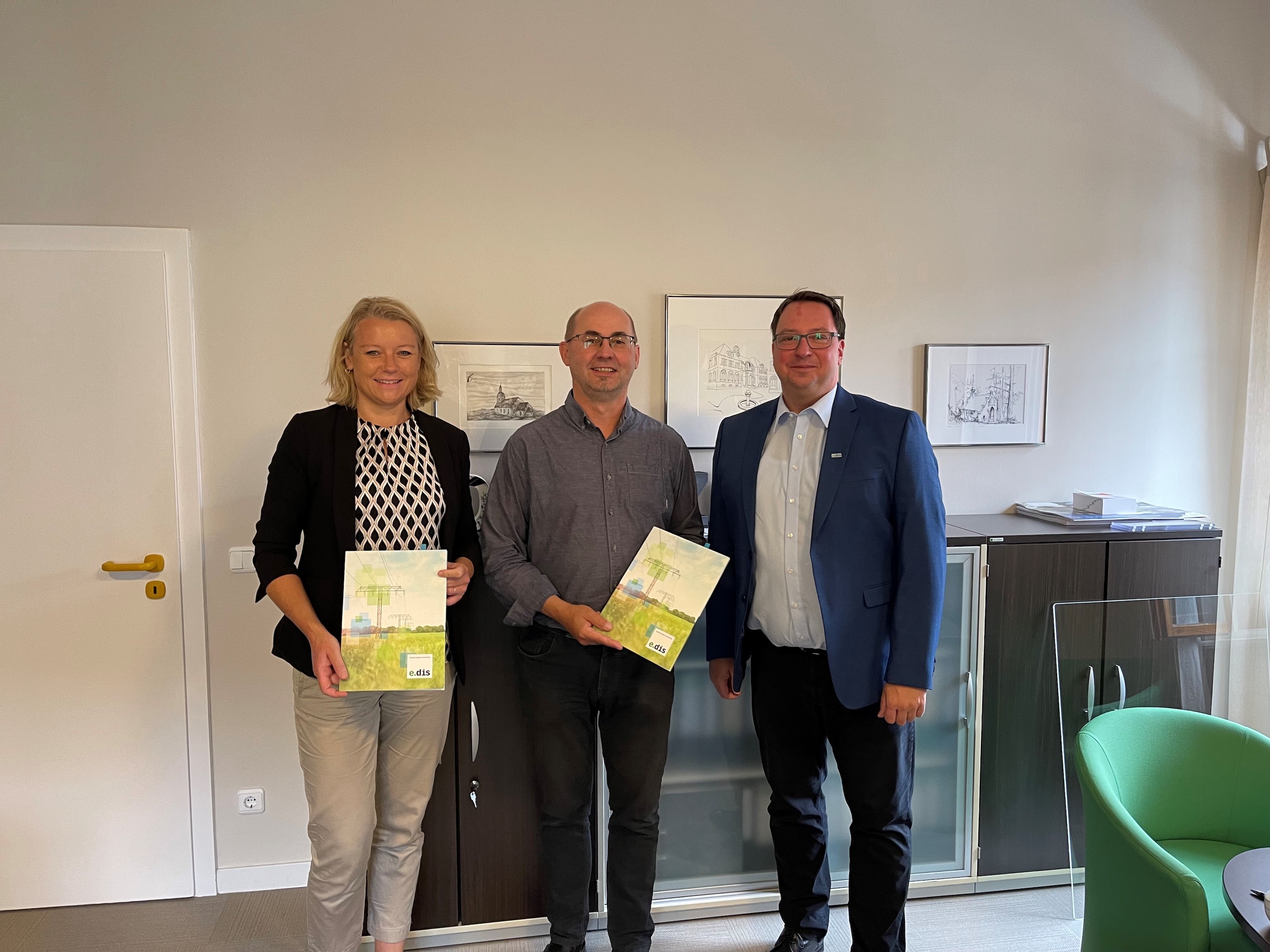 Ulrike Siwula - Leiterin Kommunalmanagement, Roland Leisegang - Bürgermeister Bad Belzig & Sandy Schramm - EDIS-Kommunalreferent Ulrike Siwula - Leiterin Kommunalmanagement, Roland Leisegang - Bürgermeister Bad Belzig & Sandy Schramm - EDIS-Kommunalreferent