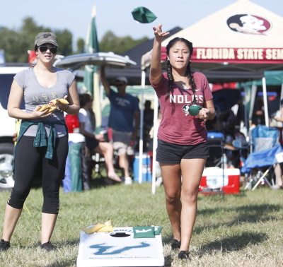 Cornhole Spiel beim College Football (Bildquelle: @imago)