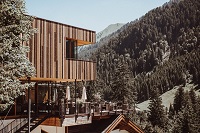 Große Sonnenterrasse im Restaurantbereich (c) Aileen Melucci (Wellnesshotel Walserhof - Kleinwalsert