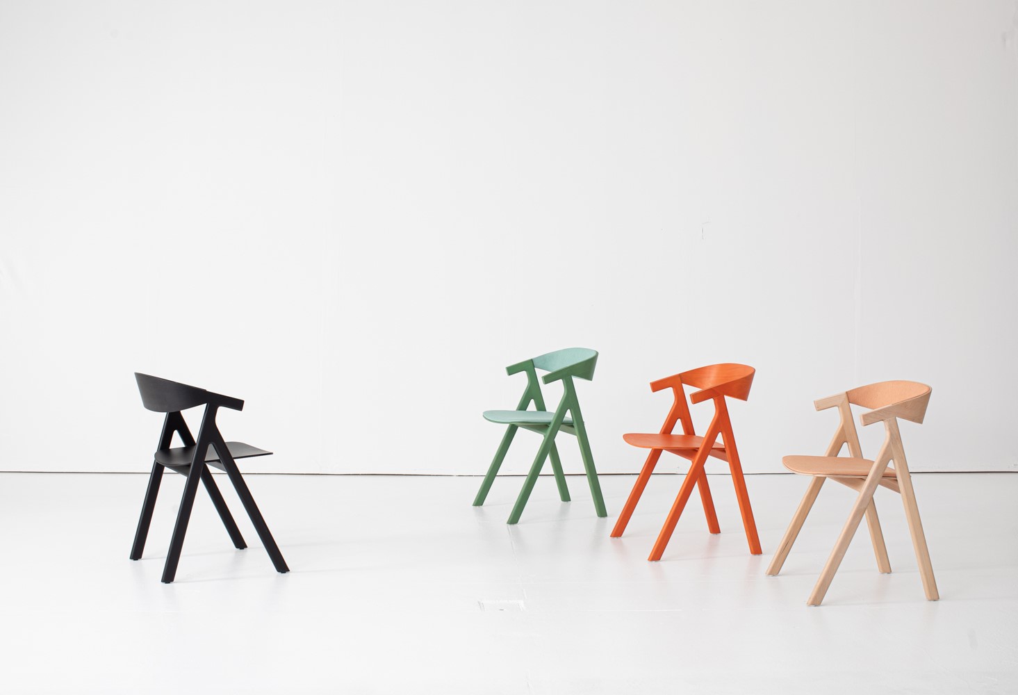 Markanter Stuhl des kroatischen Designers Zoran Jedrej?i?: Horn (Die Bildrechte liegen bei dem Verfasser der Mitteilung.)