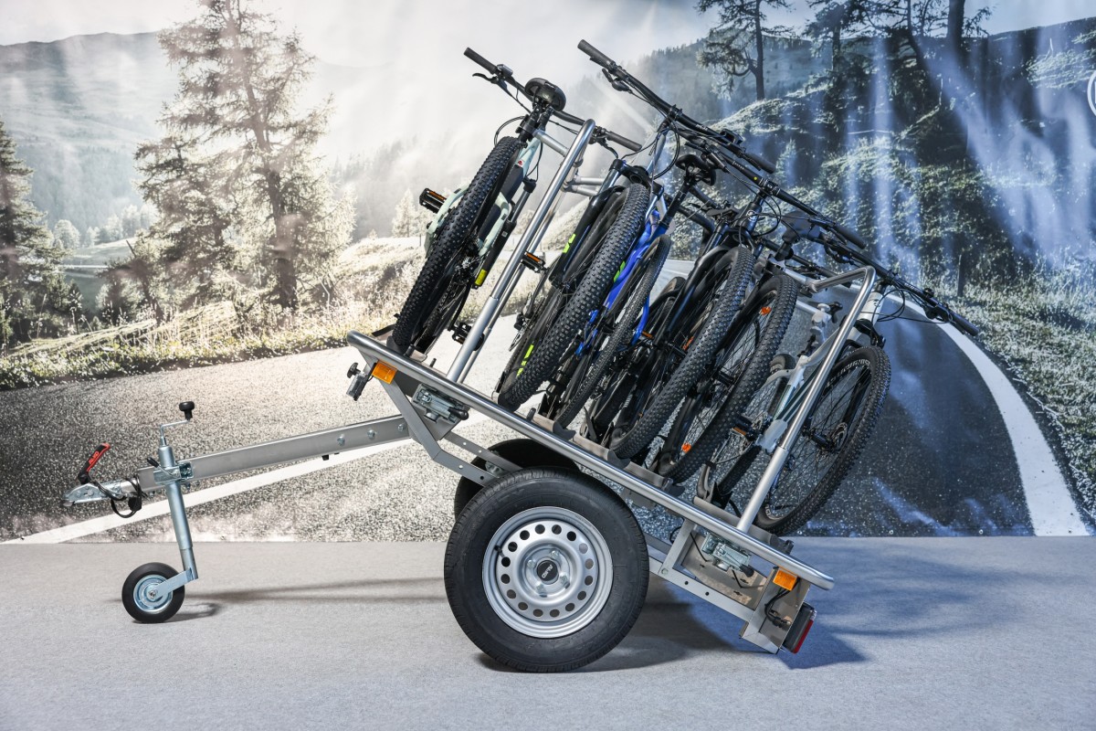Bis zu 6 schwere E-Bikes werden sicher auf dem TREILER 350/2 transportiert (© EILER GmbH)