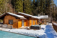 Außenpool mit Berg-Panoramablick (Salzburg Chalet)
