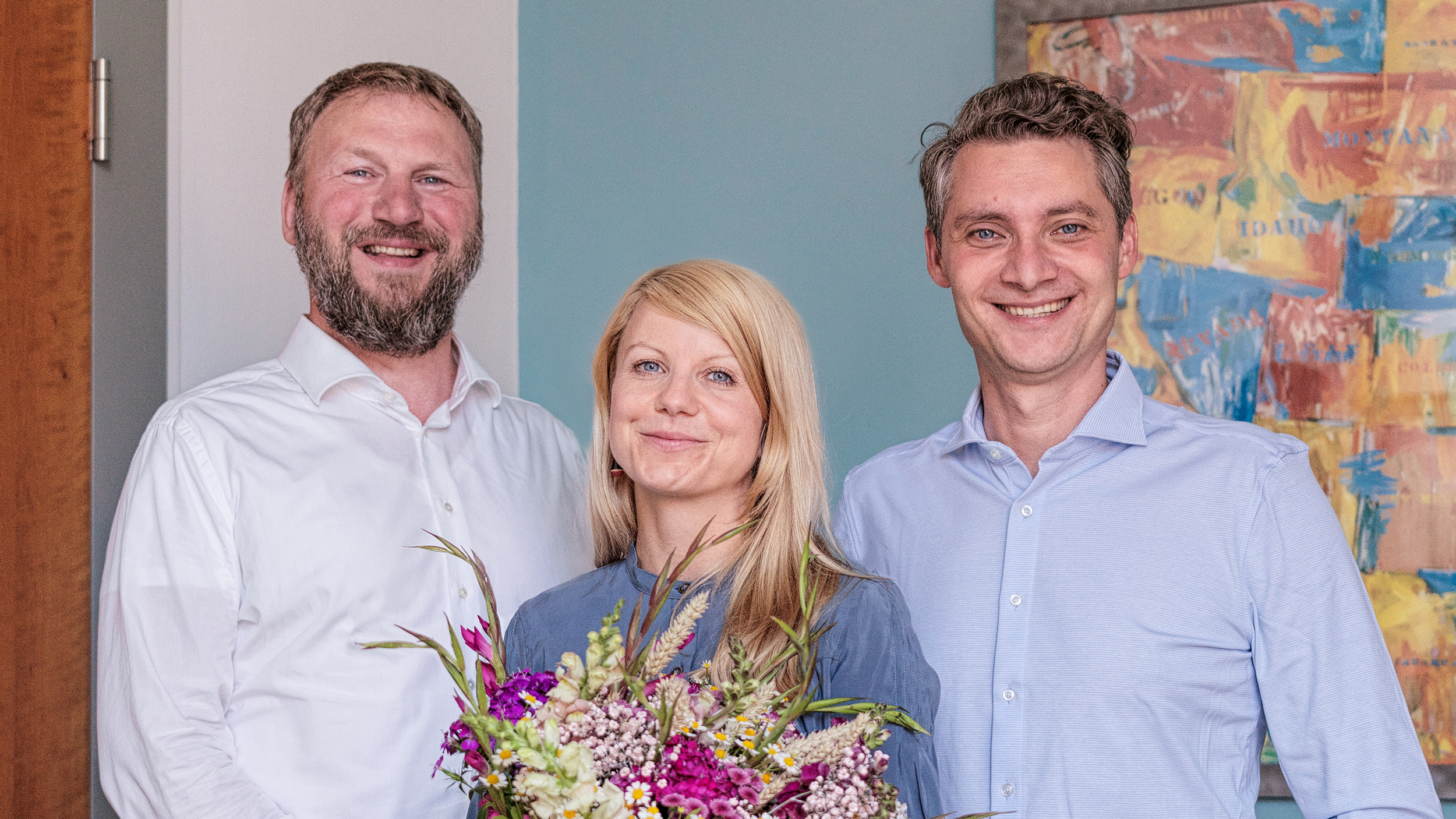 Dr. Thomas Höpfner (1. v. li.) und Dr. Dennis Häckl (3. v. li.) begrüßen Dr. Ines Weinhold (2. v. li.) als neue Geschäftsführerin Dr. Thomas Höpfner (1. v. li.) und Dr. Dennis Häckl (3. v. li.) begrüßen Dr. Ines Weinhold (2. v. li.) als neue Geschäftsführerin