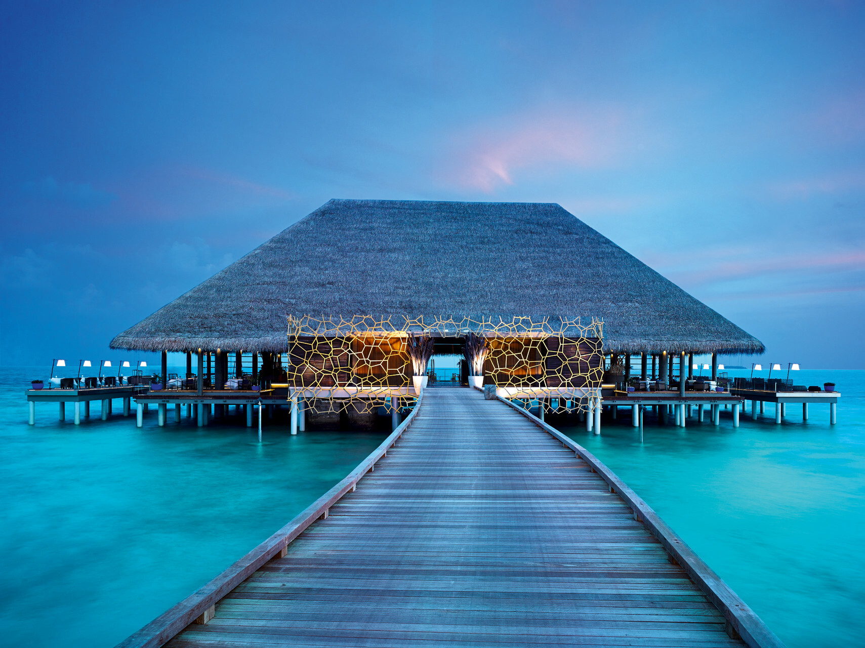 Im Fine-Dining Restaurant Aragu finden im Herbst drei exklusive Four-Hands Dinner statt (Bildquelle: @ Velaa Private Island) Im Fine-Dining Restaurant Aragu finden im Herbst drei exklusive Four-Hands Dinner statt (Bildquelle: @ Velaa Private Island)