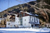 Außenansicht Rückseite Winter (VALLUGA Hotel)