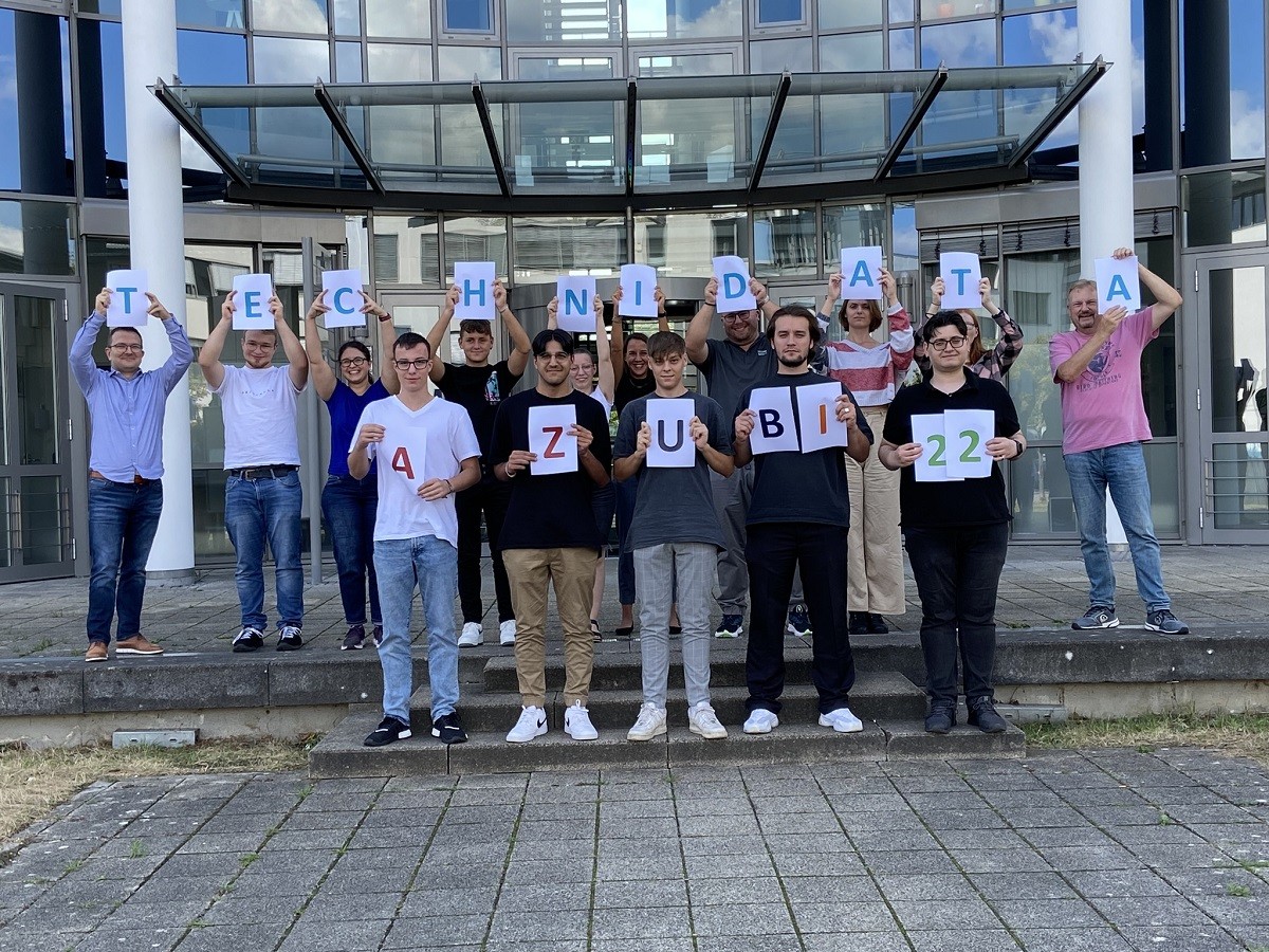Ausbildungsstart 2022/2023: 10 junge Männer und Frauen beginnen ihr Berufsleben bei TechniData (© ) Ausbildungsstart 2022/2023: 10 junge Männer und Frauen beginnen ihr Berufsleben bei TechniData (© )