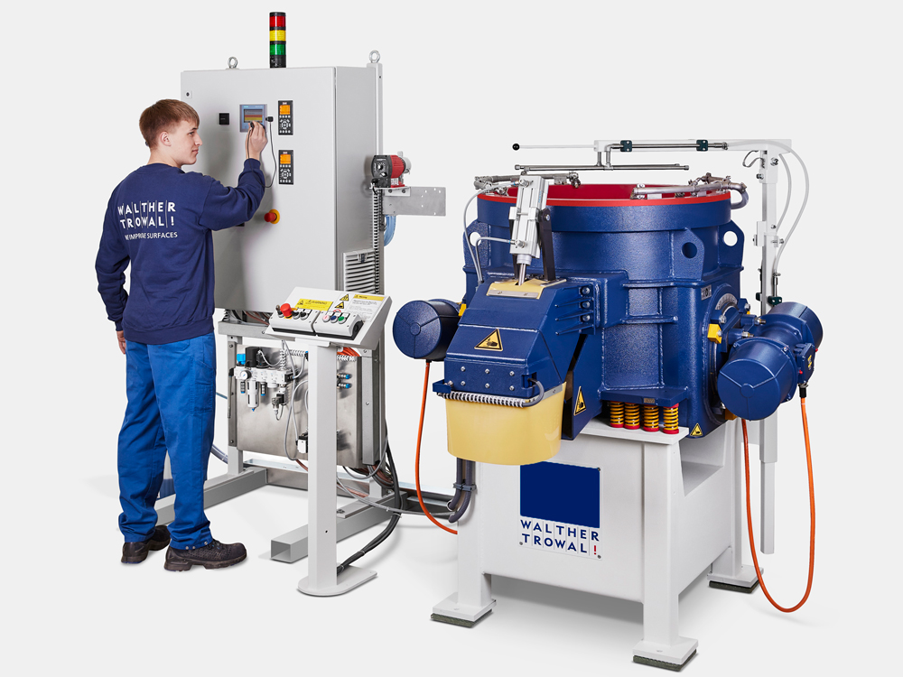 Die AM-Post-Process-Maschine AM 2 von Walther Trowal entfernt alle Oberflächenrauheiten. (Die Bildrechte liegen bei dem Verfasser der Mitteilung.) Die AM-Post-Process-Maschine AM 2 von Walther Trowal entfernt alle Oberflächenrauheiten. (Die Bildrechte liegen bei dem Verfasser der Mitteilung.)
