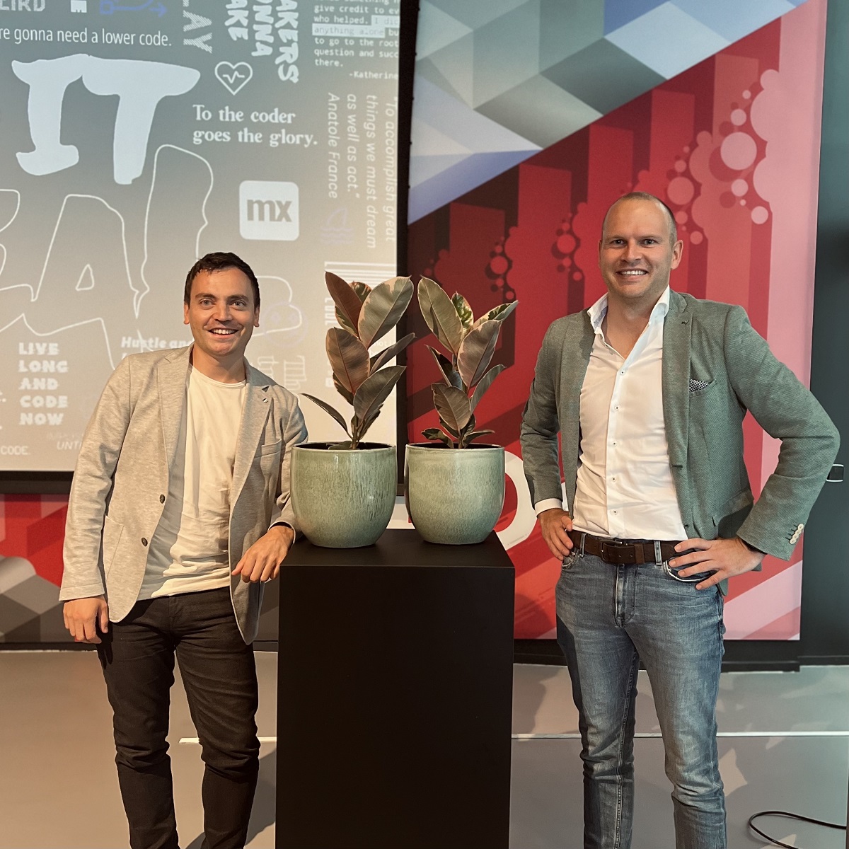 Tim Srock (CEO Mendix) und Cornelis Lemstra (CEO LINKIT) (Bildquelle: LINKITSYSTEMS) Tim Srock (CEO Mendix) und Cornelis Lemstra (CEO LINKIT) (Bildquelle: LINKITSYSTEMS)