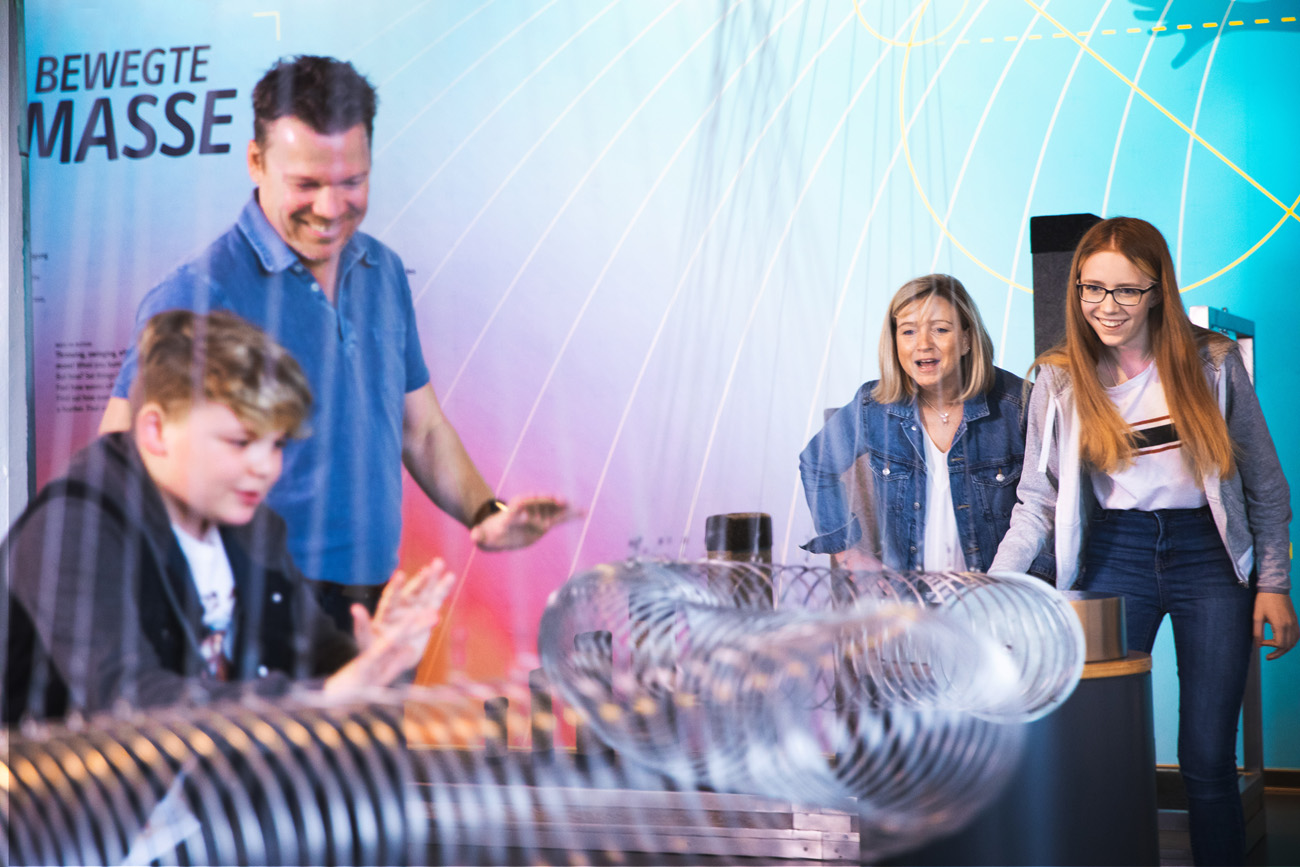 Das Dynamikum Science Center in Pirmasens–Exponat Große Feder (Bildquelle: Dynamikum Science Center Pirmasens)