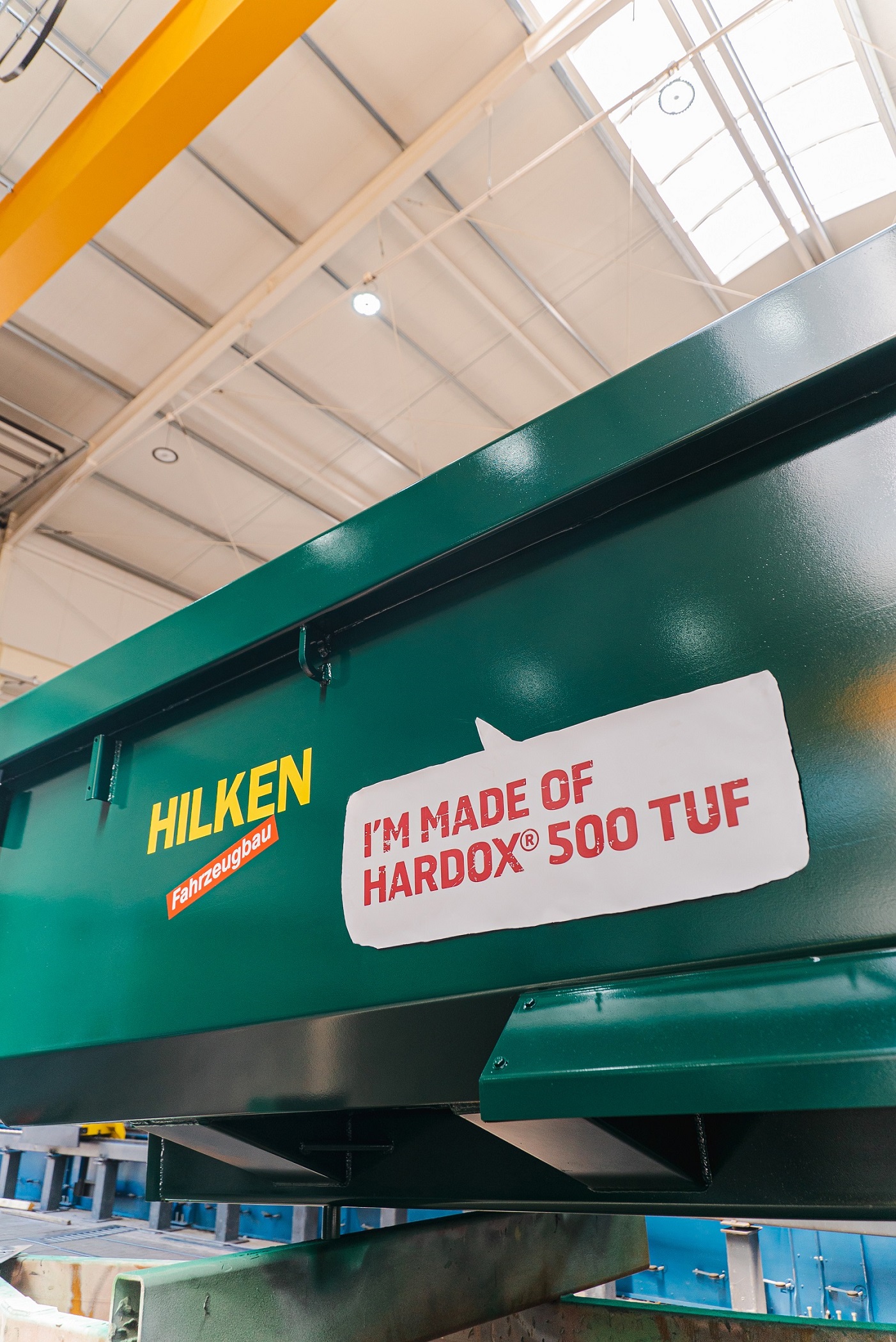 Hilken startet die Serienproduktion von Mulden komplett aus Hardox®500 Tuf. (Die Bildrechte liegen bei dem Verfasser der Mitteilung.)