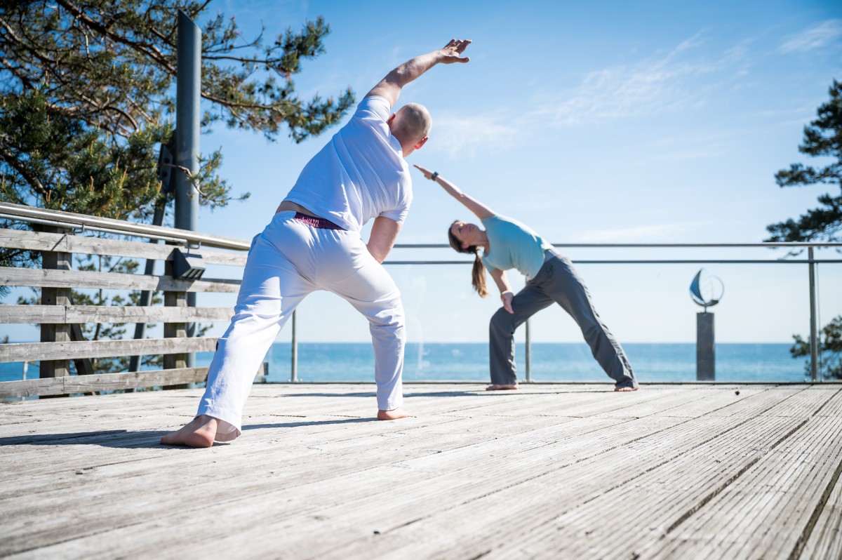 Wunderbar entspannend: Yoga am Meer (© OAR | yogamar-ruegen.de) Wunderbar entspannend: Yoga am Meer (© OAR | yogamar-ruegen.de)