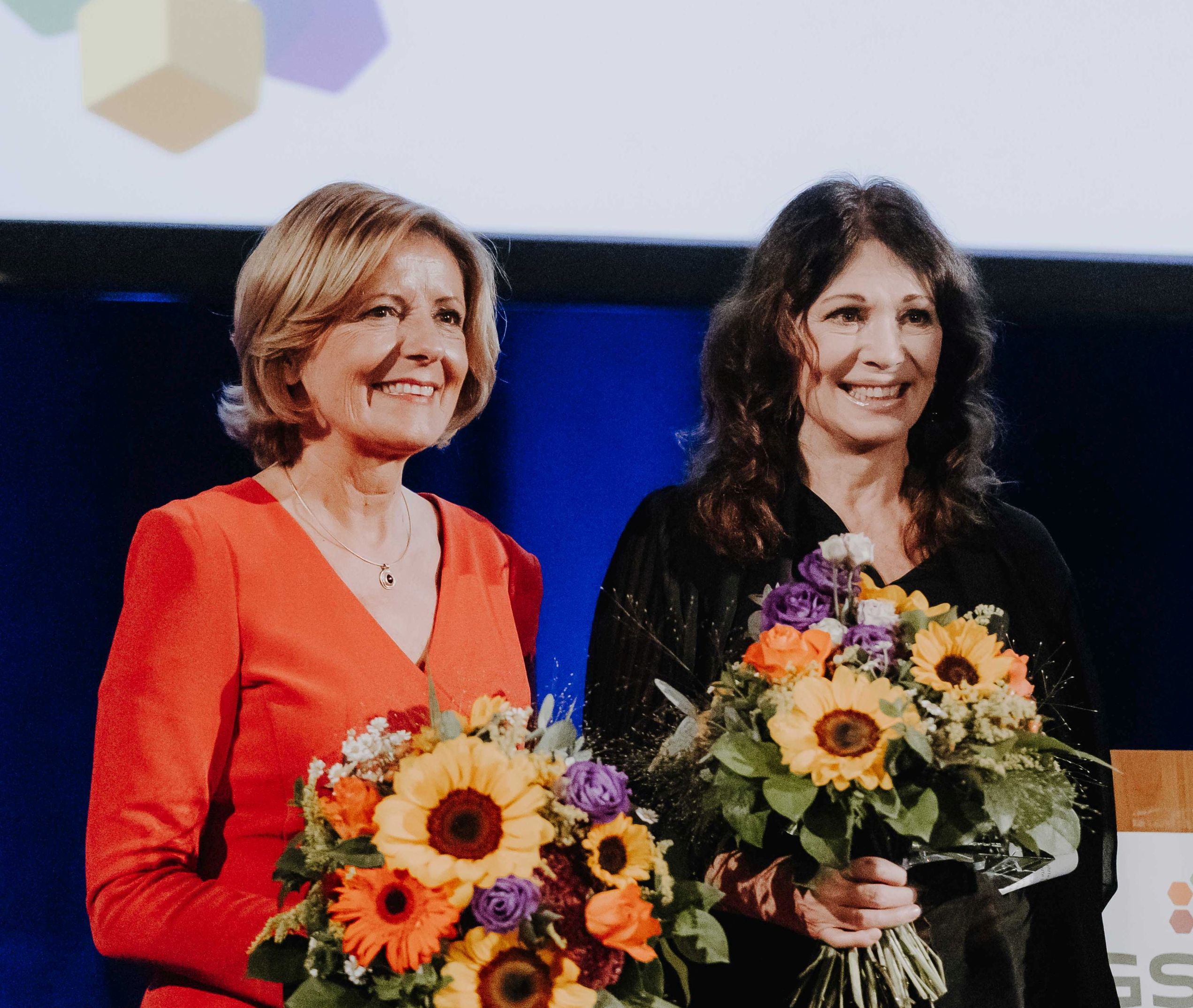 Malu Dreyer und Iris Berben beim Deutschen Rednerpreis 2022. (Bildquelle: Anne Kaiser) Malu Dreyer und Iris Berben beim Deutschen Rednerpreis 2022. (Bildquelle: Anne Kaiser)