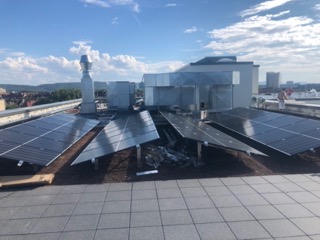 Neue PV-Anlagen auf dem Mehrgenerationenhaus (Die Bildrechte liegen bei dem Verfasser der Mitteilung.) Neue PV-Anlagen auf dem Mehrgenerationenhaus (Die Bildrechte liegen bei dem Verfasser der Mitteilung.)