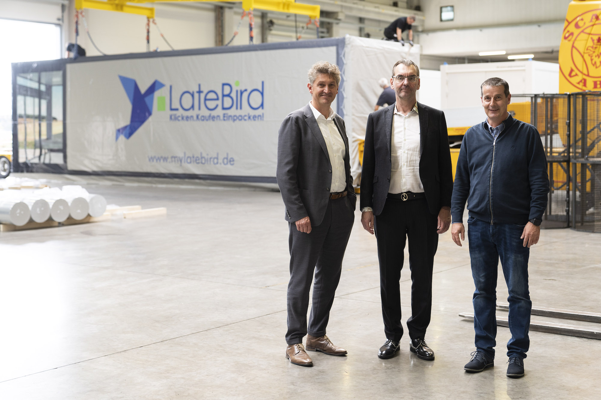 Der erste LateBird verlässt die Produktion. (Bildquelle: WFG/Tobias Vorwerk) Der erste LateBird verlässt die Produktion. (Bildquelle: WFG/Tobias Vorwerk)