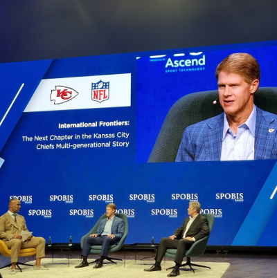 Patrick Esume, Clark Hunt und Brett Gosper (Die Bildrechte liegen bei dem Verfasser der Mitteilung.) Patrick Esume, Clark Hunt und Brett Gosper (Die Bildrechte liegen bei dem Verfasser der Mitteilung.)