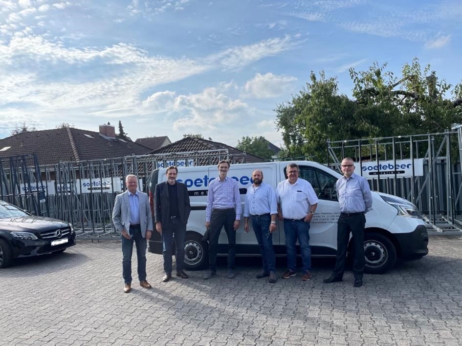 Im Bild v.l.n.r.:  Thomas Schley (Meisterteam), Dr. Stefan Touchard (GFT), Michael Bergfeld (FHR), M