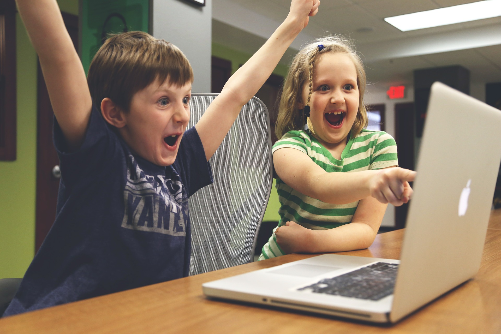 Freude und Spaßbeim Superlearning beflügeln unser Gedächtnis (Die Bildrechte liegen bei dem Verfasser der Mitteilung.) Freude und Spaßbeim Superlearning beflügeln unser Gedächtnis (Die Bildrechte liegen bei dem Verfasser der Mitteilung.)