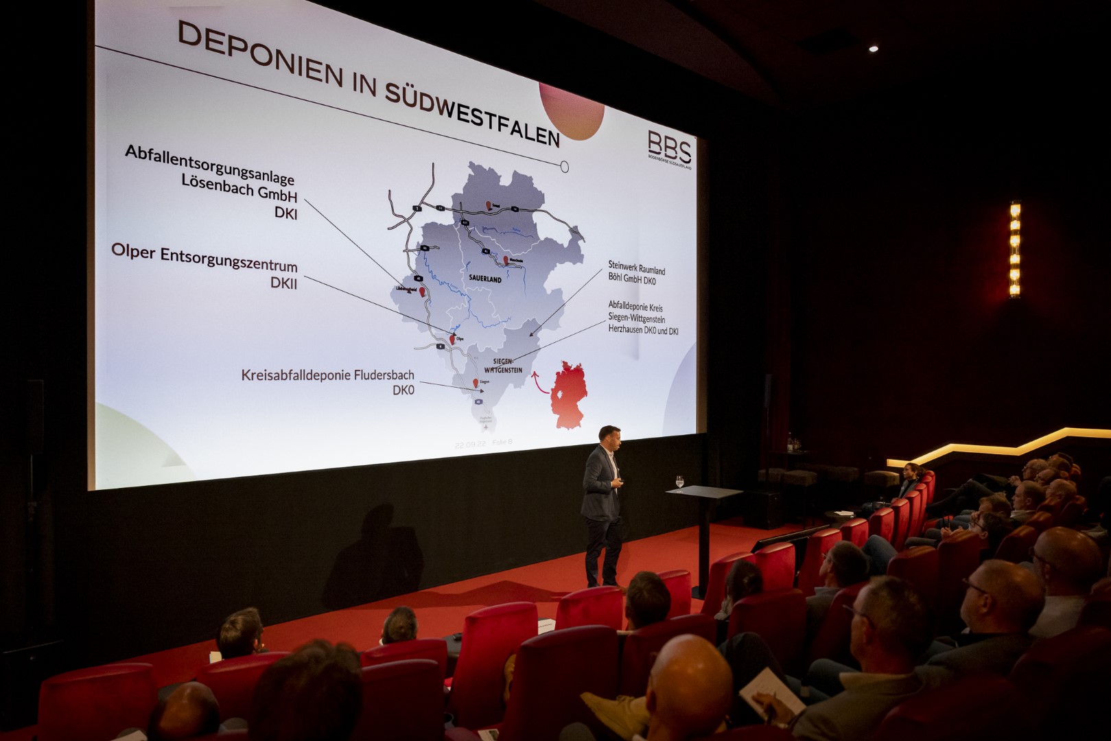 Frank Rottstock (Gf. Bodenbörse Südsauerland GmbH)über die Entsorgungslage von Bodenaushub (Die Bildrechte liegen bei dem Verfasser der Mitteilung.) Frank Rottstock (Gf. Bodenbörse Südsauerland GmbH)über die Entsorgungslage von Bodenaushub (Die Bildrechte liegen bei dem Verfasser der Mitteilung.)