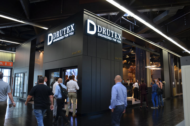 Vom 3. bis 6. Oktober wird DRUTEX auf der BATIMAT seine Neuheiten. (DRUTEX S.A.) Vom 3. bis 6. Oktober wird DRUTEX auf der BATIMAT seine Neuheiten. (DRUTEX S.A.)