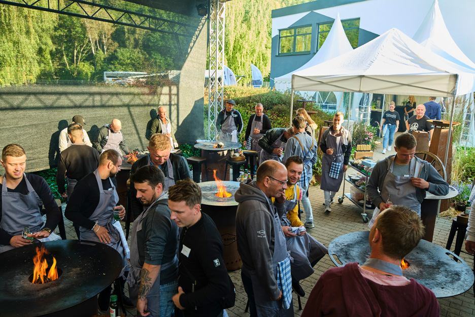 In entspannter, fast familiärer Atmosphäre verläuft eines der insgesamt 17 MEAT& GREET-Events. (Bildquelle: Blanke/Sven-Erik Tornow) In entspannter, fast familiärer Atmosphäre verläuft eines der insgesamt 17 MEAT& GREET-Events. (Bildquelle: Blanke/Sven-Erik Tornow)