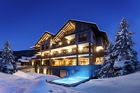 Außenansicht des Hotels im Winter bei Nacht (c) Geisler & Trimmel - Lukas Rubisoier (The Matthew) Außenansicht des Hotels im Winter bei Nacht (c) Geisler & Trimmel - Lukas Rubisoier (The Matthew)
