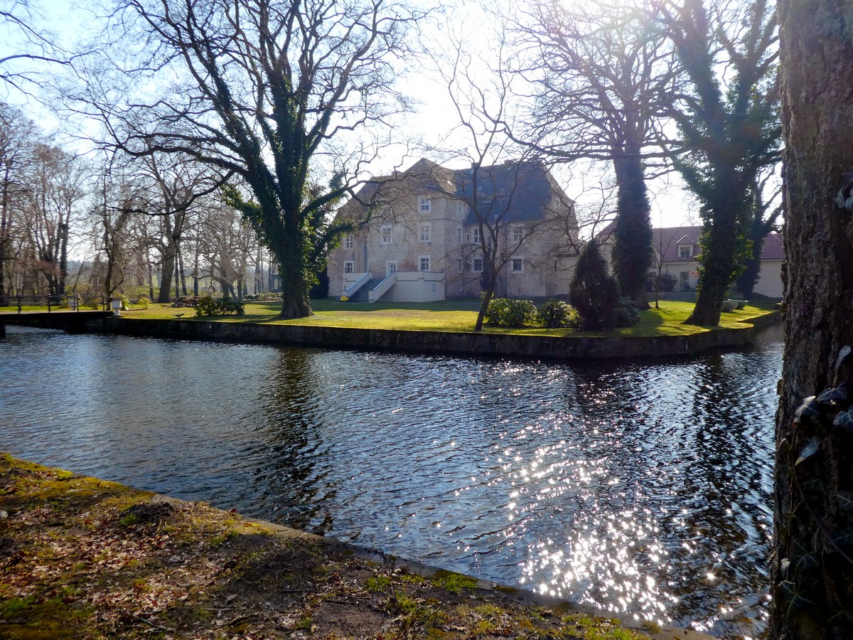 Das Wasserschloss Mellenthin im Mittelpunkt der Insel Usedom