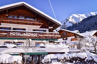 Frontansicht des Hotels im Winter (c) Werbewind GmbH (Hotel Jagdhof) Frontansicht des Hotels im Winter (c) Werbewind GmbH (Hotel Jagdhof)