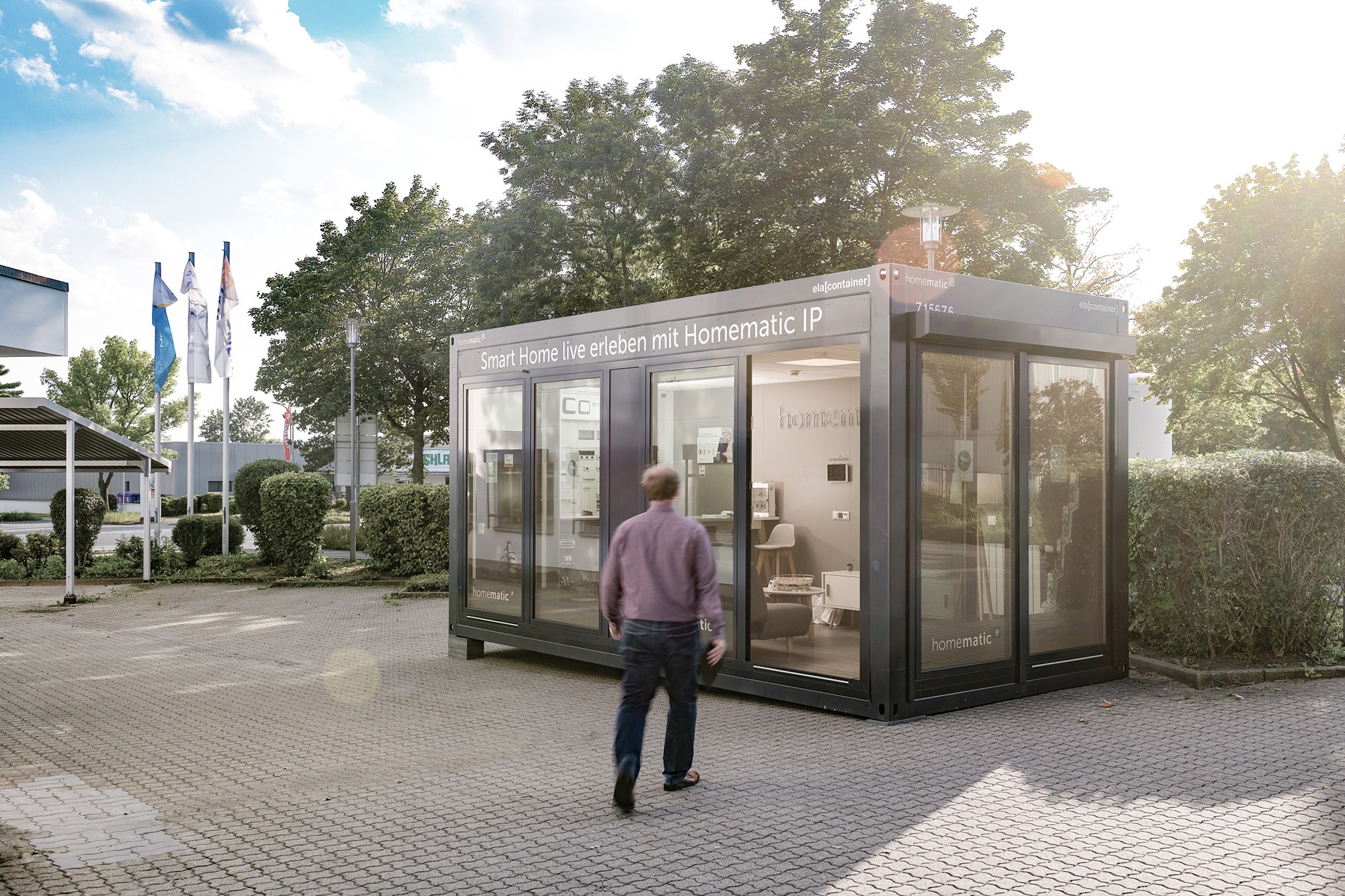 Als mobiler Messestand lässt sich der ELA Container nahezu überall platzieren. Als mobiler Messestand lässt sich der ELA Container nahezu überall platzieren.