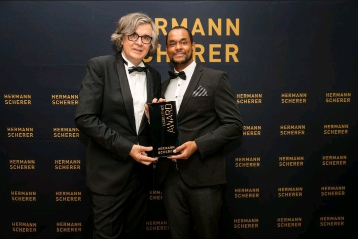 Überreichung des Excellence-Awards an Sean Alexander - Der Jobflüsterer (rechts) (Die Bildrechte liegen bei dem Verfasser der Mitteilung.)