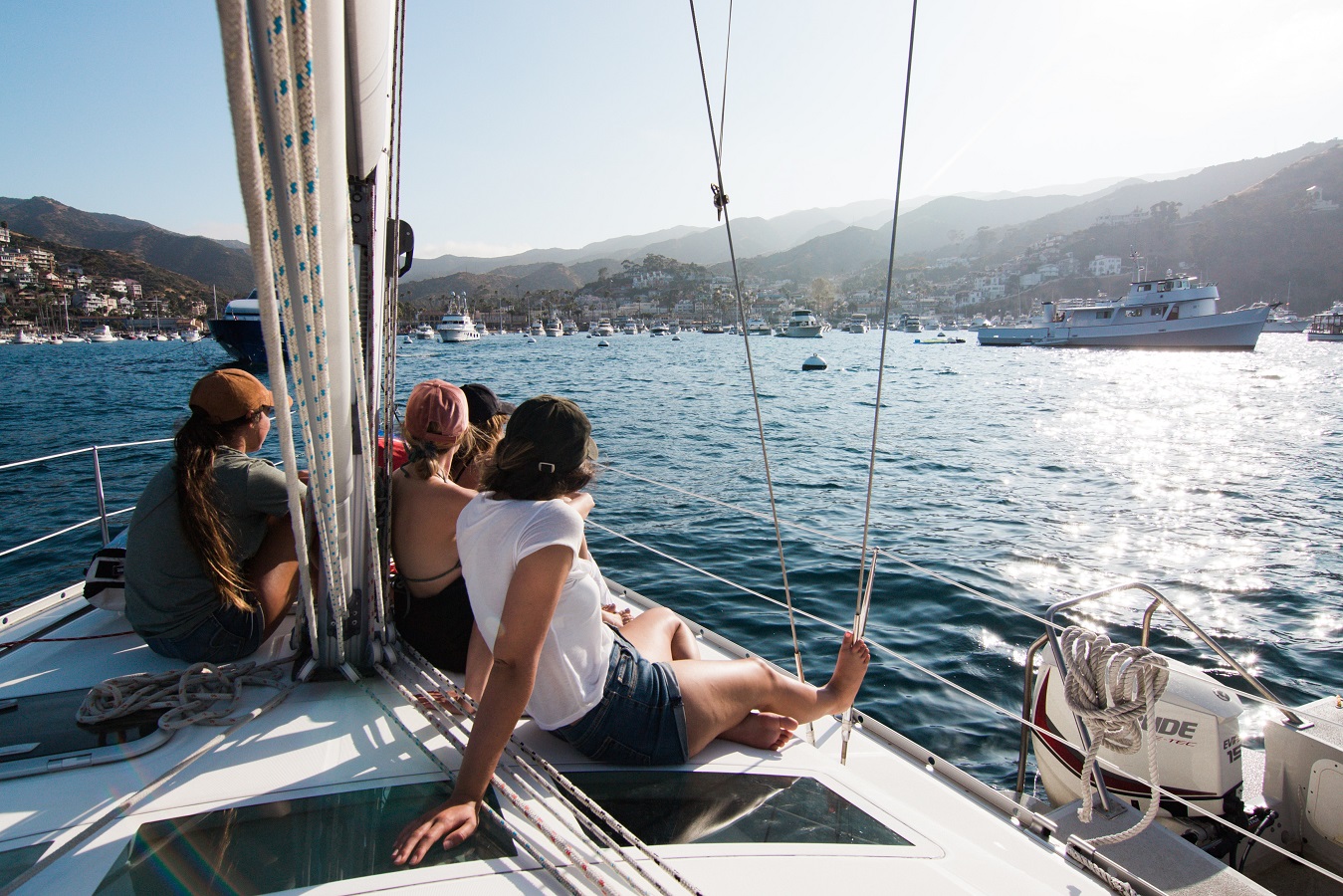 Für jede Reisegruppe gibt es Yachten, die die Bedürfnisse der Segler optimal erfüllen. (Bildquelle: Lukas Bender / Unsplash)