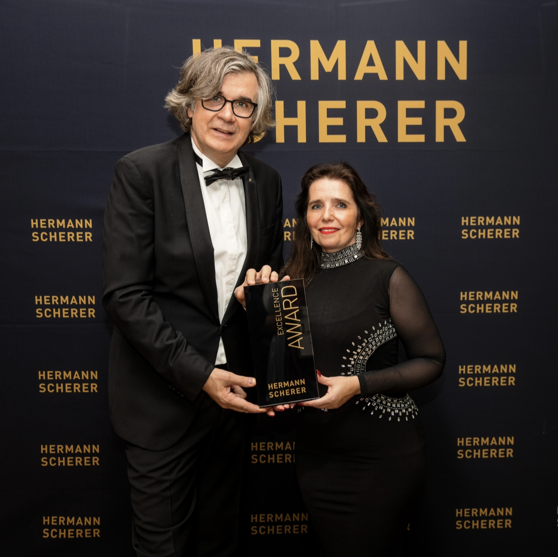 Dr. Anna Hörath undHermann Schererbei der Award VerleihungFoto @Dominik Pfau (Die Bildrechte liegen bei dem Verfasser der Mitteilung.)