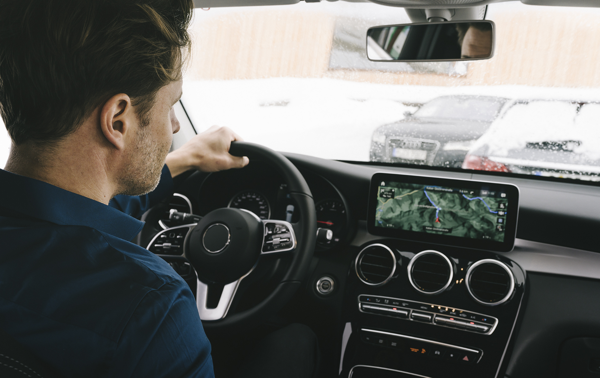 ?	Mit einer Eberspächer Fahrzeugheizung beginnt der Tag im Auto komfortabel und sicher.